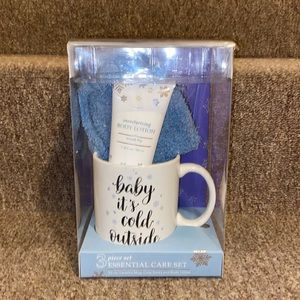 💙NWT 3PC Essential Care Set: Mug, Socks & Lotion